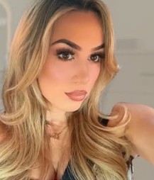 Elaina, stylist at Evolve Salon, specializing in balayage & layered cuts